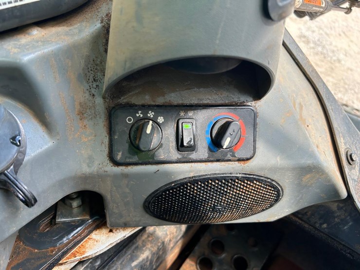 2023-bobcat-t770-image-25