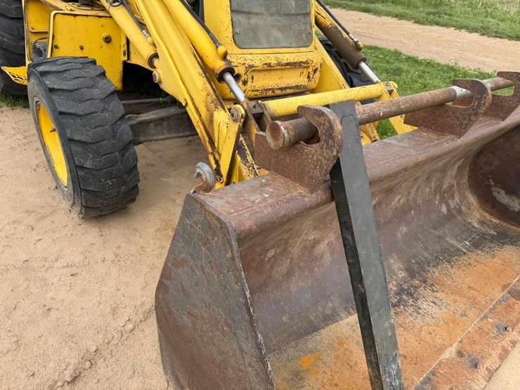 new-holland-lb75b-image-57