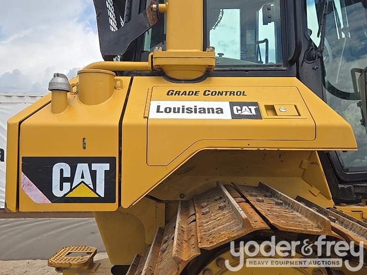 2016-caterpillar-d6n-image-47