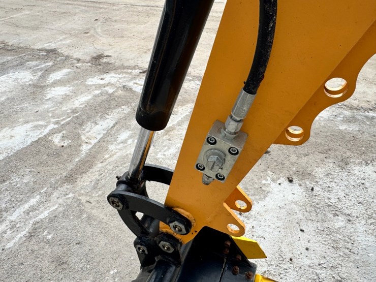 2023-diggit-em15-mini-excavator-image-8