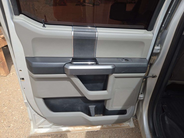 2016-ford-f150-image-9
