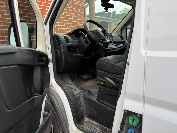 2014-ram-promaster-2500-image-56