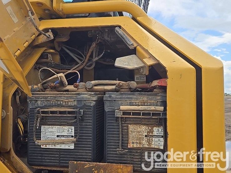 2016-caterpillar-d6n-image-41