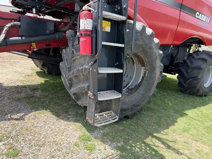 2016-case-ih-8240-image-26