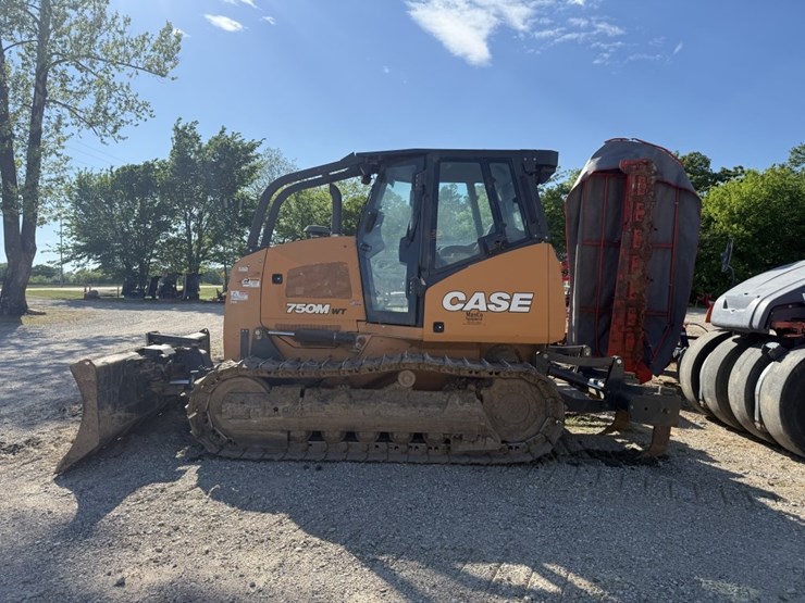 2019-case-750m-wt-image-2