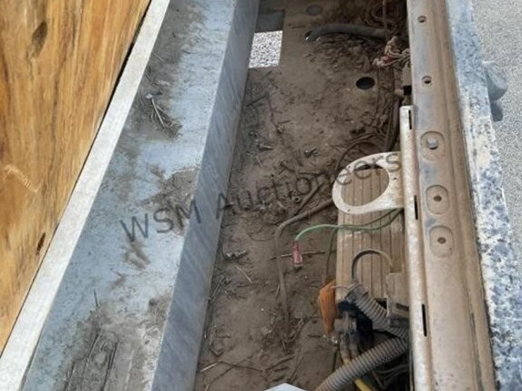 club-car-electric-utility-cart-image-7