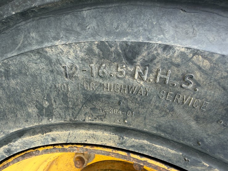 new-holland-lb75b-image-7