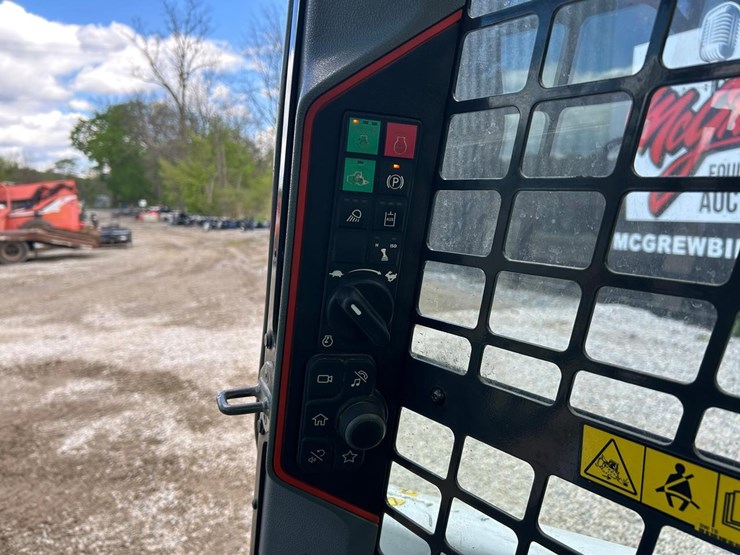 2021-bobcat-s76-image-21