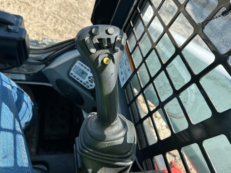 2019-bobcat-s740-image-19