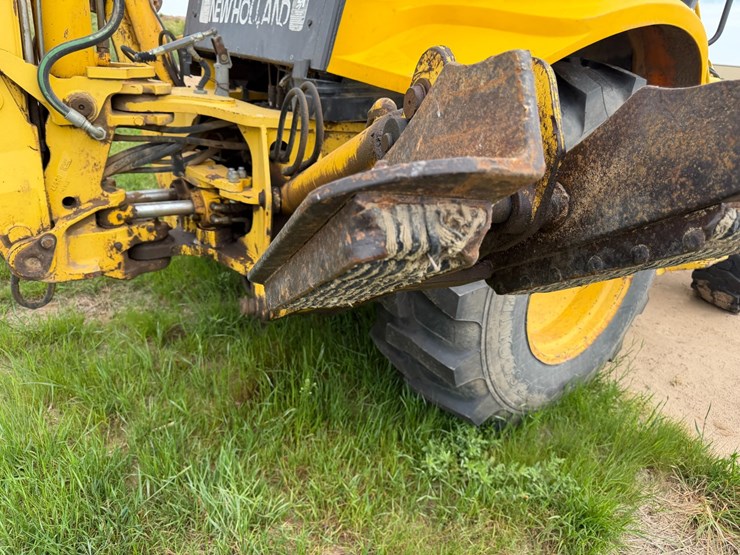 new-holland-lb75b-image-17