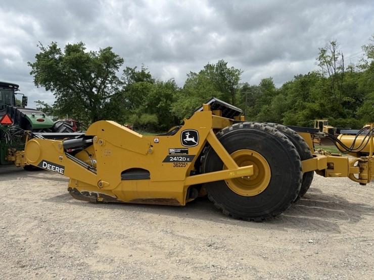 2020-john-deere-9570r-image-26