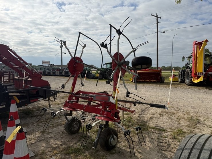 2019-massey-ferguson-td524-image-3