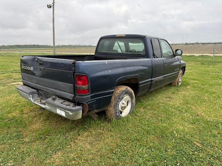 2000-dodge-1500-image-3