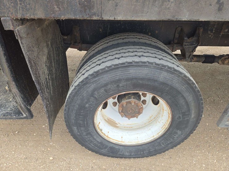 2011-international-7400-image-9