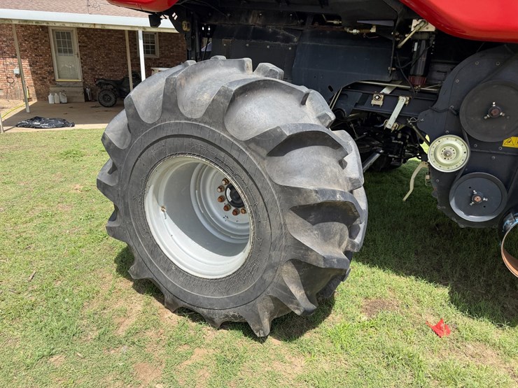 2016-case-ih-8240-image-10