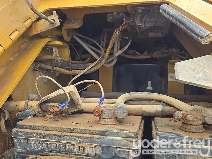 2016-caterpillar-d6n-image-42