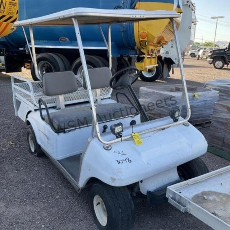 CLUB CAR GAS POWERED UTILITY CART