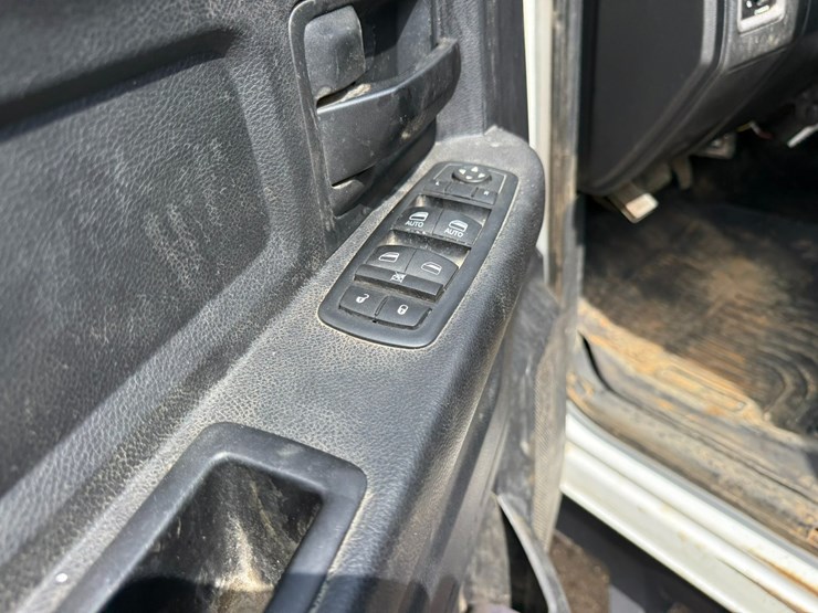 2016-dodge-2500-image-56