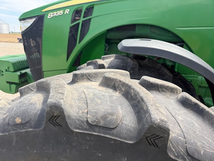2013-john-deere-8335r-image-8