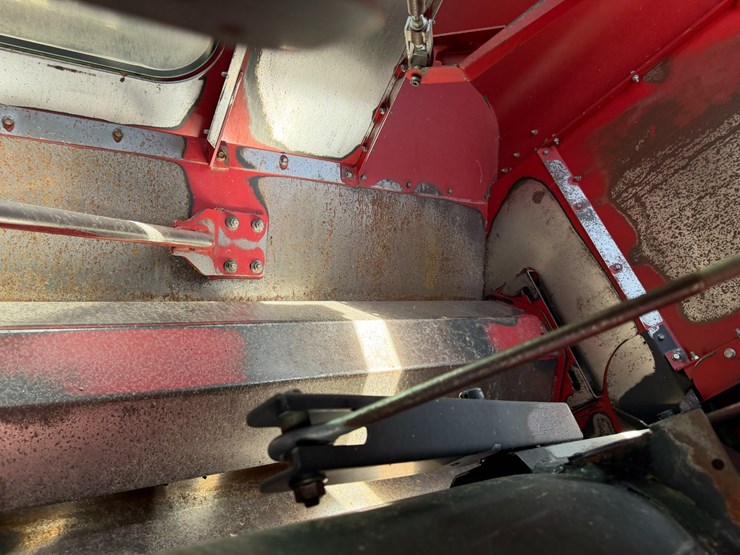 2016-case-ih-8240-image-96