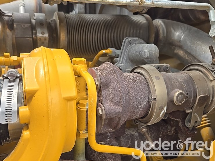2019-deere-310l-image-48