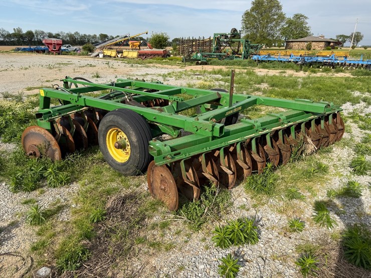 john-deere-225-image-4