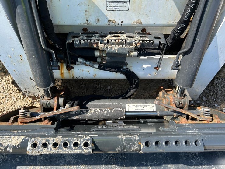 2019-bobcat-s740-image-10