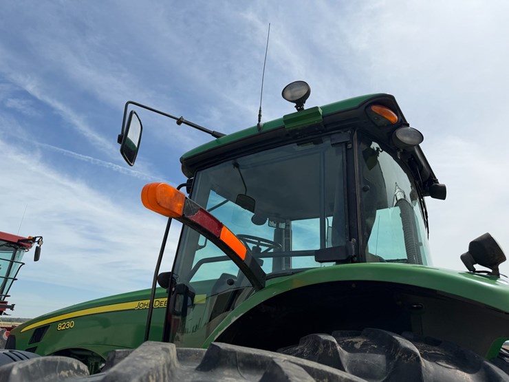 2004-john-deere-8230-image-25