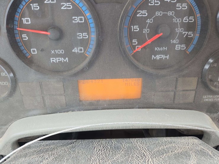 2011-international-7400-image-23