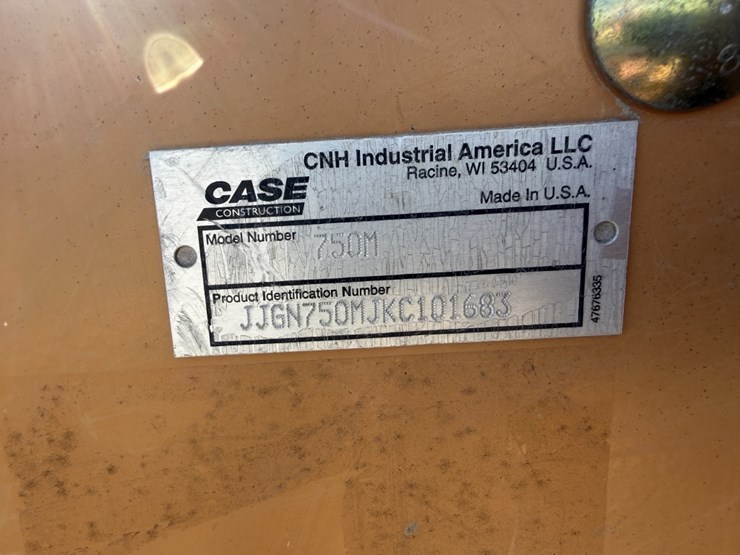 2019-case-750m-wt-image-24