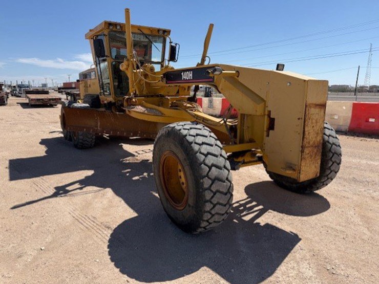 2005-caterpillar-140h-image-3