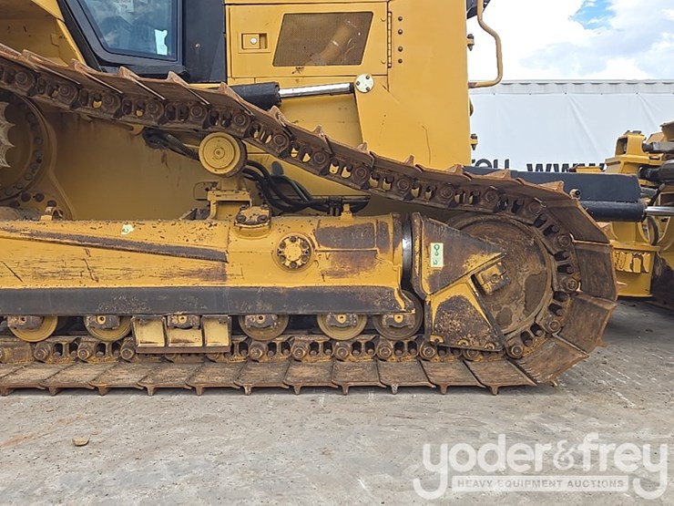 2016-caterpillar-d6n-image-17
