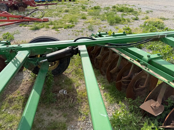 john-deere-225-image-34