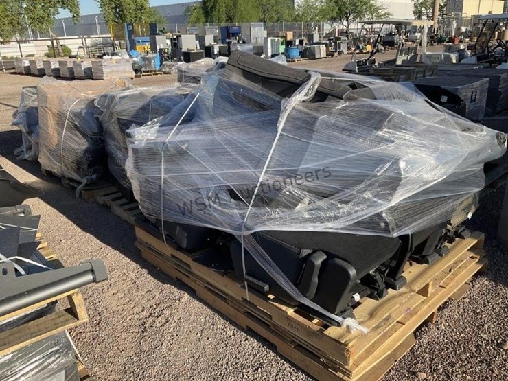(4)-pallets-of-misc-automotive-seats-and-door-image-3
