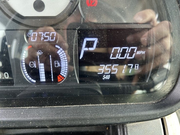 2020-massey-ferguson-5711-image-45