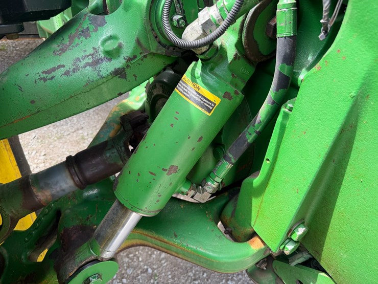 2013-john-deere-8335r-image-19
