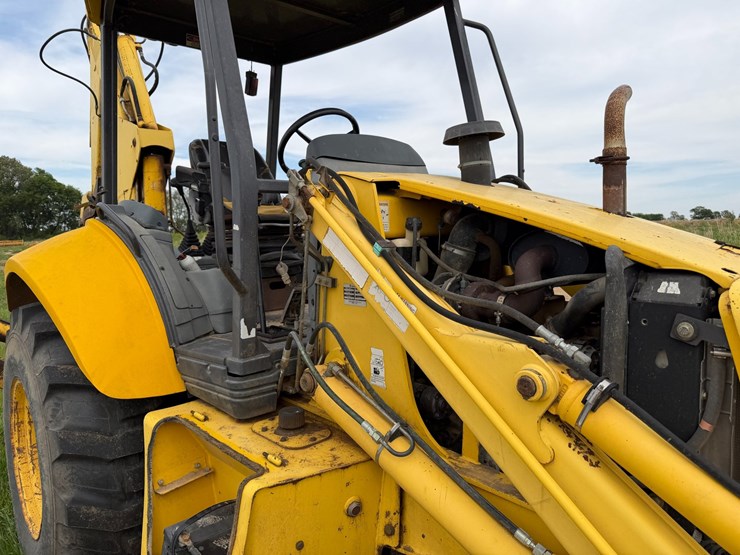 new-holland-lb75b-image-63