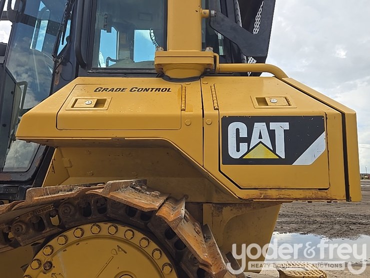 2016-caterpillar-d6n-image-37