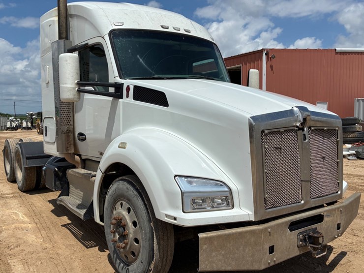 2017-kenworth-t880-image-3