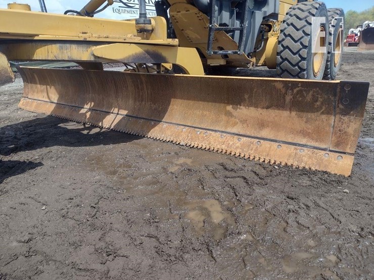 2010-caterpillar-120m-image-24