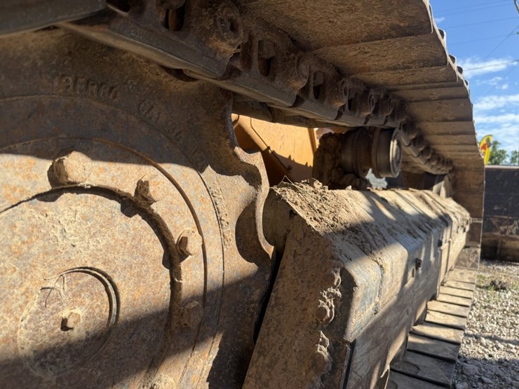 2019-case-750m-wt-image-14