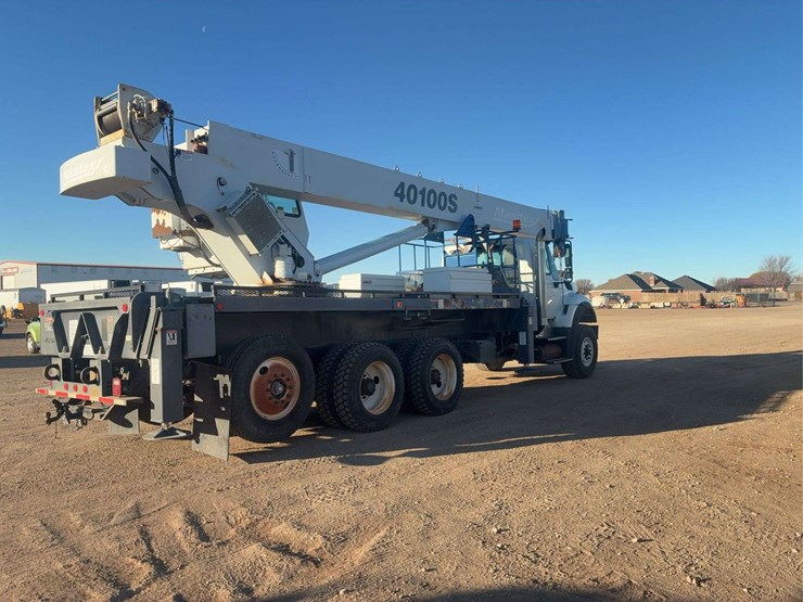 international-2010-40100s-truck-crane-image-3