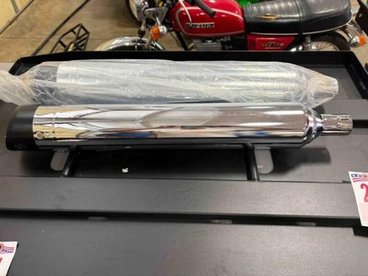 harley-davidson-dual-mufflers-image-1