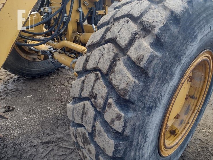 2010-caterpillar-120m-image-30