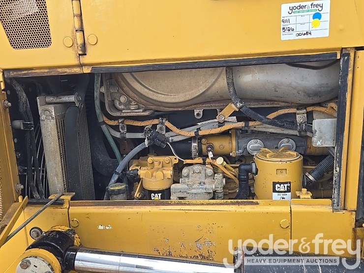 2016-caterpillar-d6n-image-53