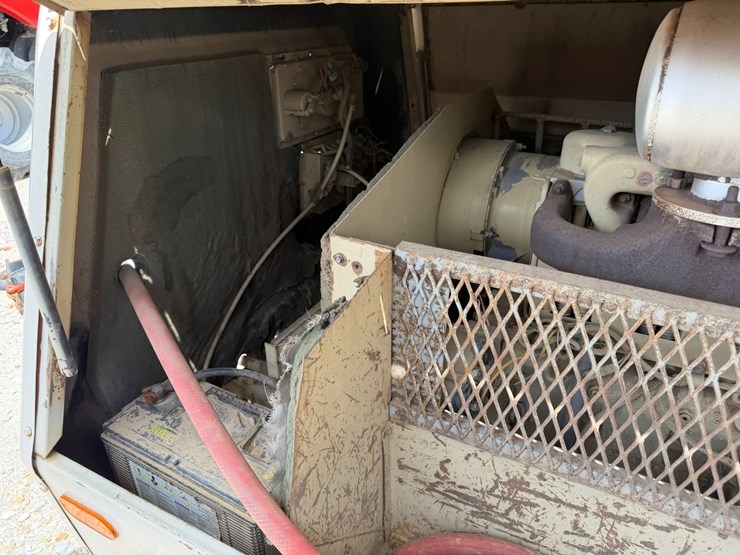 #46876-•-ingersoll-rand-mobile-air-compressor-image-36
