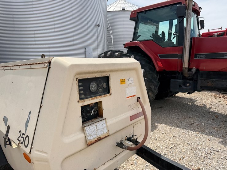 #46876-•-ingersoll-rand-mobile-air-compressor-image-24