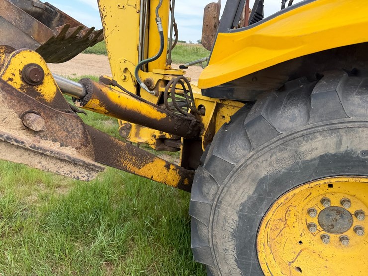 new-holland-lb75b-image-15