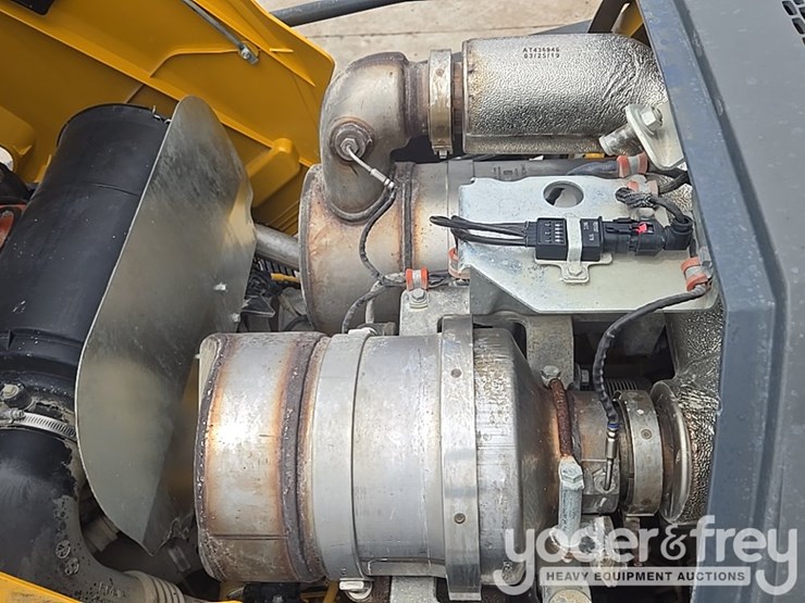2019-deere-310l-image-45