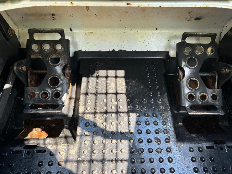 2015-bobcat-t650-image-21